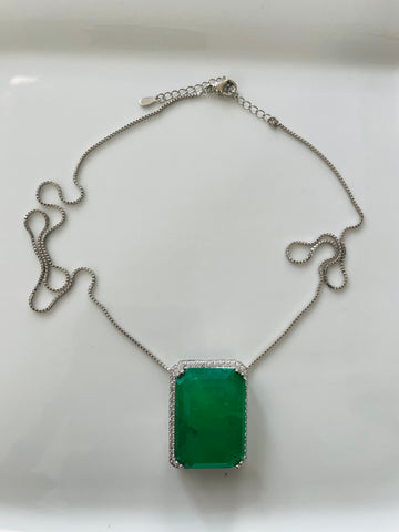 Ceecee’s Emerald Stud Necklace(green)