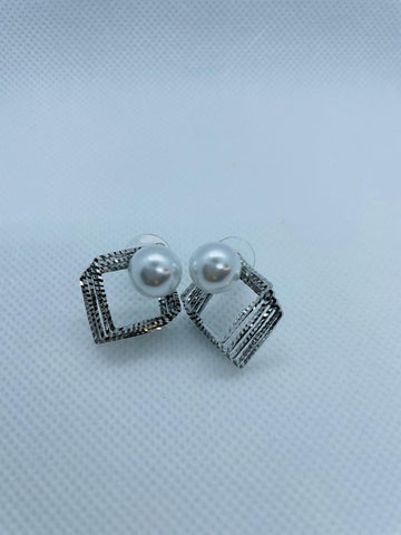 Pearl infused stud